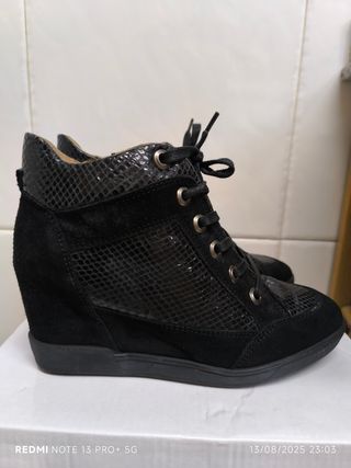 Sandalias y botines con cuña 