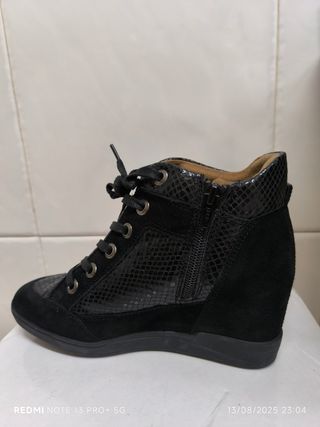 Sandalias y botines con cuña 
