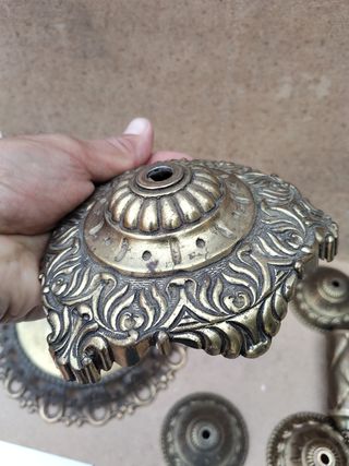 Pieza bronce lámpara antigua
ROSETON 30 CM.