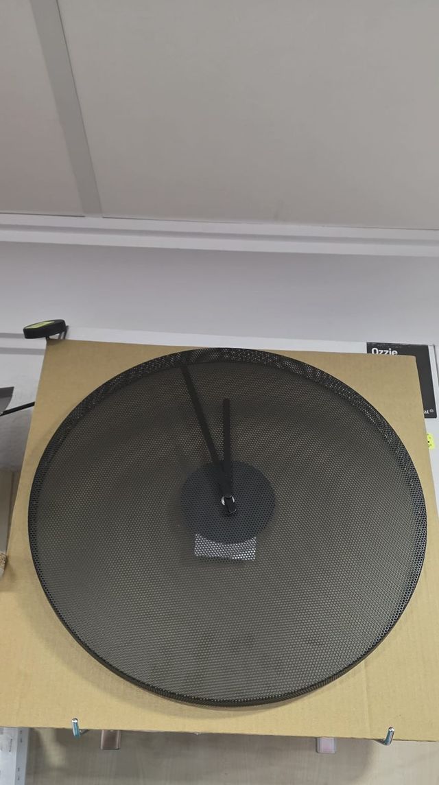 Reloj de pared grande de metal