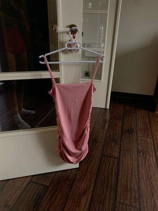 Vestido rosa fruncido