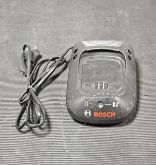 Cargador rápido de iones de litio Bosch AL 2215 CV