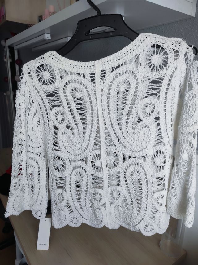 Chaqueta blanca de ganchillo