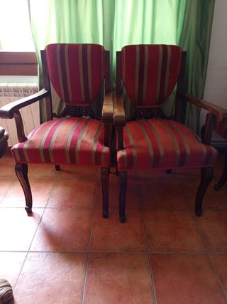 Pareja de butacas,son muy bonitas de madera nogal
