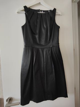 Vestido negro cuello redondo