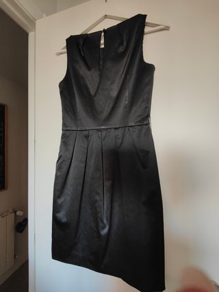 Vestido negro cuello redondo