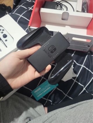 Nintendo Switch OLED - Blanca y Negra