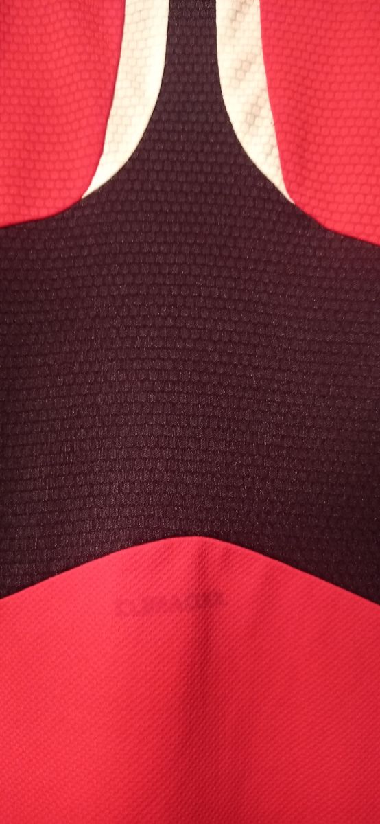 Camiseta Adidas roja sin mangas