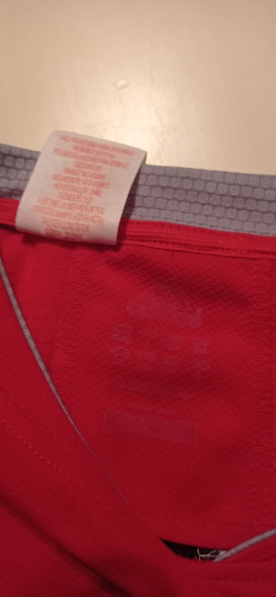 Camiseta Adidas roja sin mangas