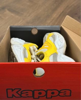 Zapatillas Kappa amarillas y grises