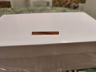 Sujeta corbatas dorado