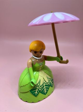 4 Princesas Playmobil: Vestidos y maletín rosa.