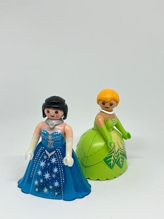 4 Princesas Playmobil: Vestidos y maletín rosa.