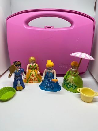 4 Princesas Playmobil: Vestidos y maletín rosa.