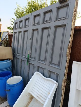 Puerta madera grande