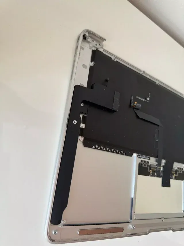 Custodia superiore con tastiera per MacBook Air 13" A1466