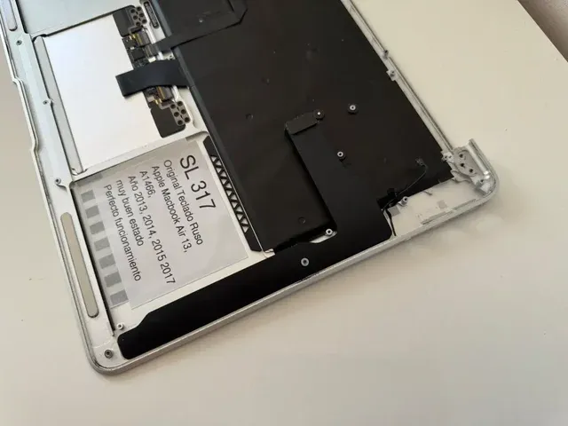 Custodia superiore con tastiera per MacBook Air 13" A1466