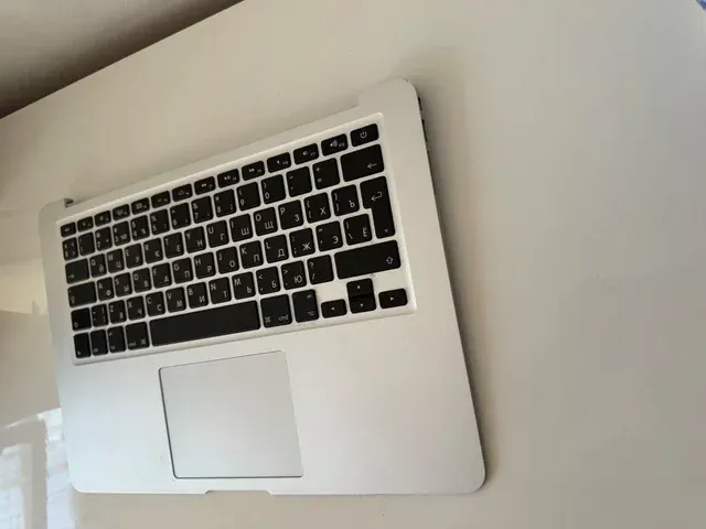 Custodia superiore con tastiera per MacBook Air 13" A1466