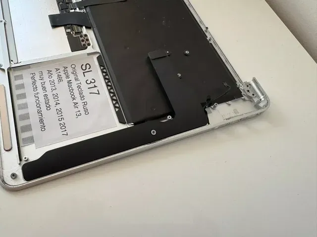 Custodia superiore con tastiera per MacBook Air 13" A1466