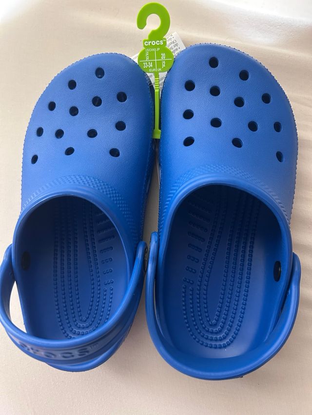 Crocs azules - talla 33-34 EU