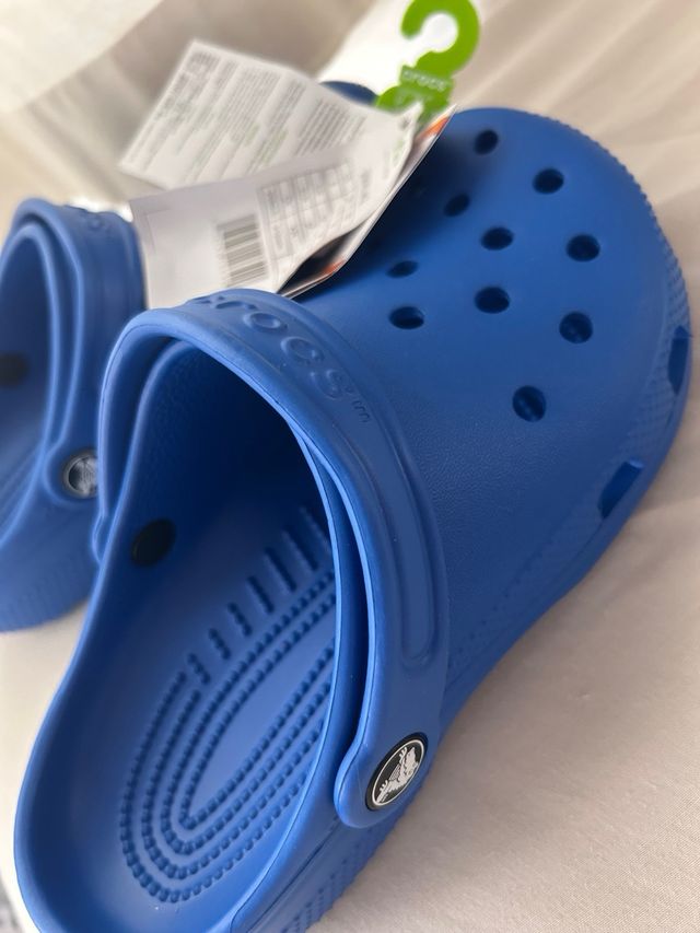 Crocs azules - talla 33-34 EU