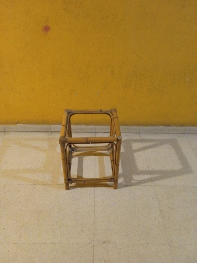 Mesa de centro quadrada em rattan