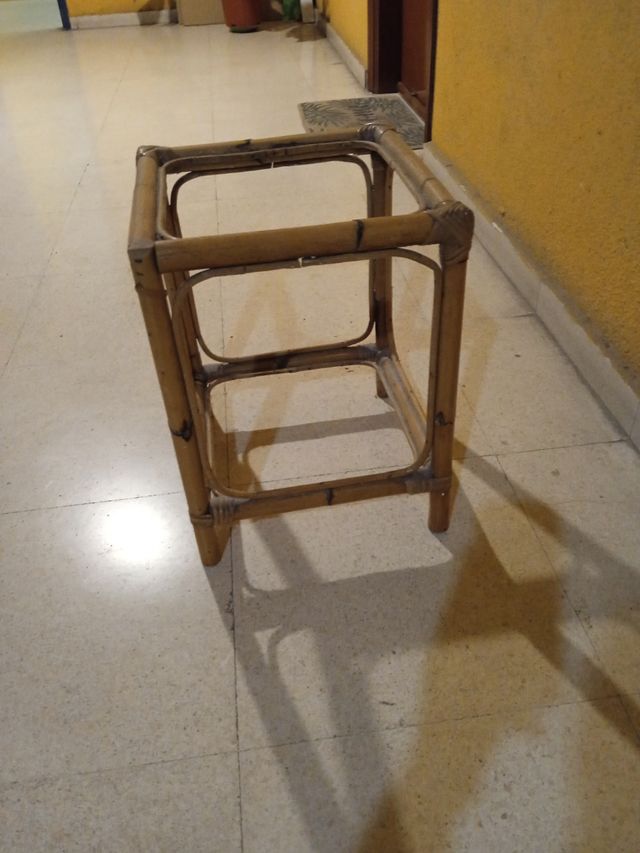 Mesa de centro quadrada em rattan