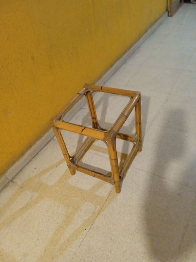 Mesa de centro quadrada em rattan