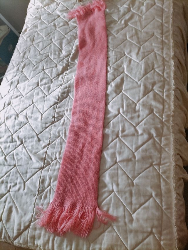 Bufanda rosa tejida a mano