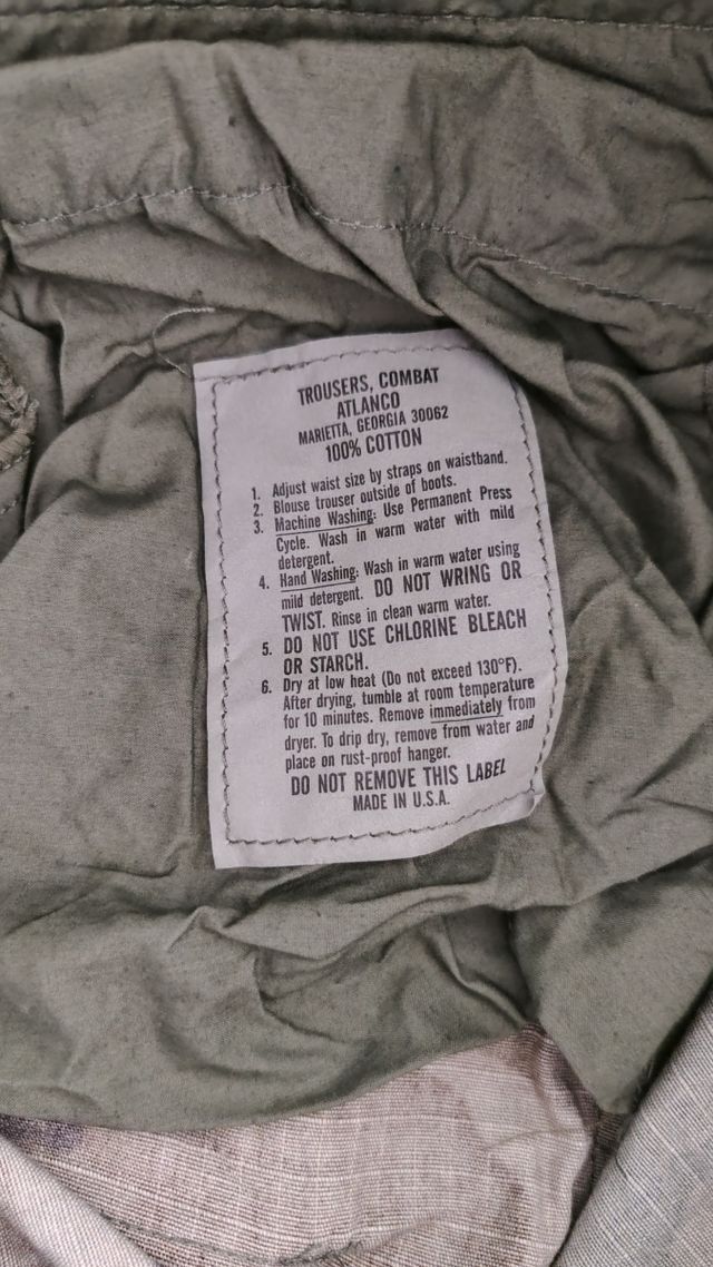 Pantaloni mimetici militari