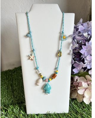 Collar turquesa con detalles marinos