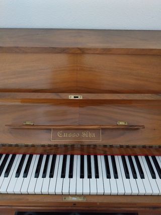 Piano Cusso Sfha antiguo