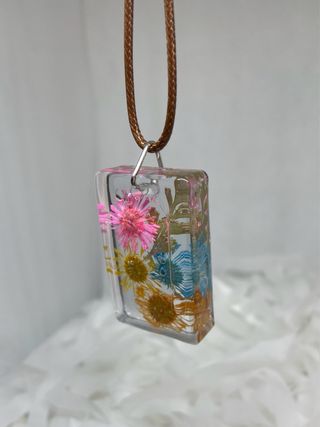 Collar artesanal resina flores naturales