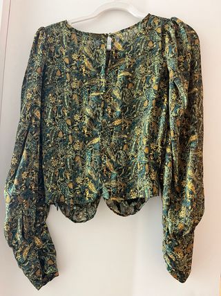 Blusa estampada dorada y verde