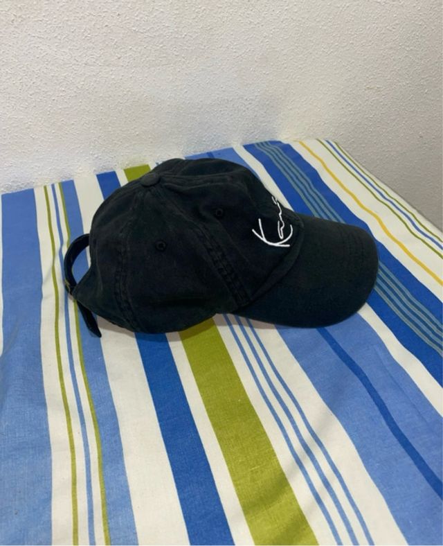 Gorra Karl Kani negra