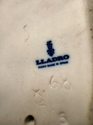 Figura de porcelana de Lladró de una niña.