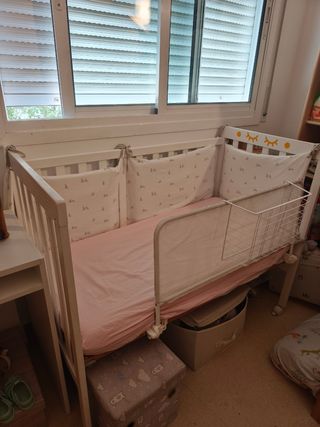 Culla per neonato in legno bianco