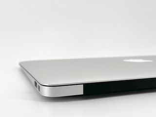 MacBook Air 11" Intel Core i5 2 núcleos 1.6GHz - SSD 128Gb - RAM 4Gb