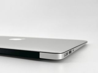 MacBook Air 11" Intel Core i5 2 núcleos 1.6GHz - SSD 128Gb - RAM 4Gb