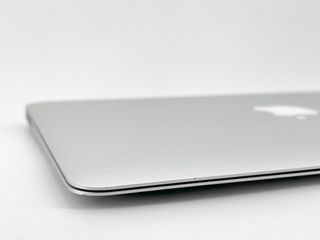 MacBook Air 11" Intel Core i5 2 núcleos 1.6GHz - SSD 128Gb - RAM 4Gb