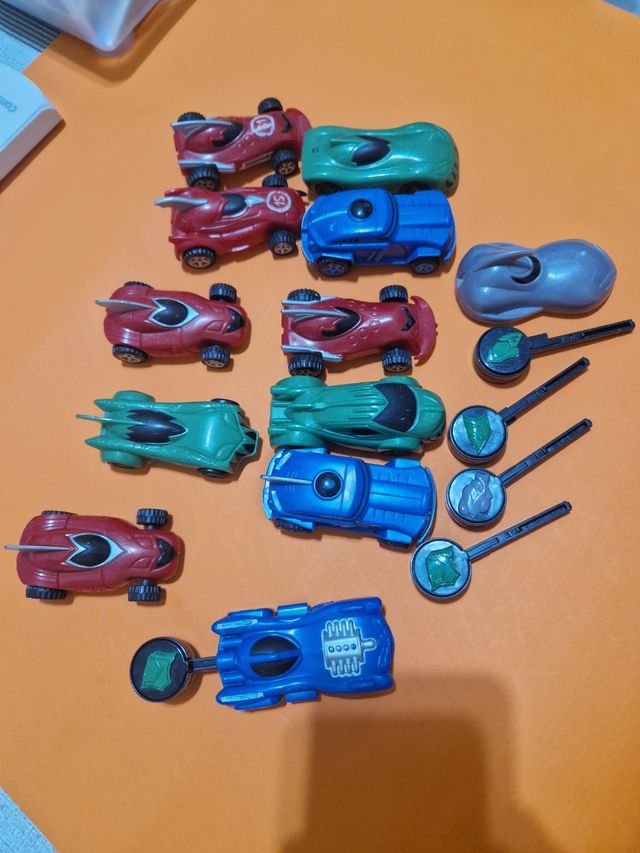 12 Macchinine da corsa vintage