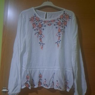 Blusa blanca bordada