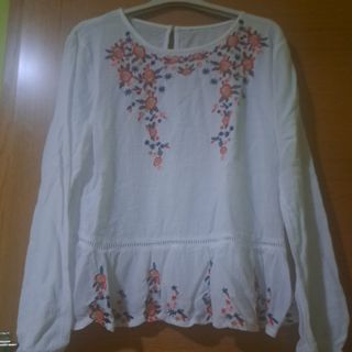 Blusa blanca bordada