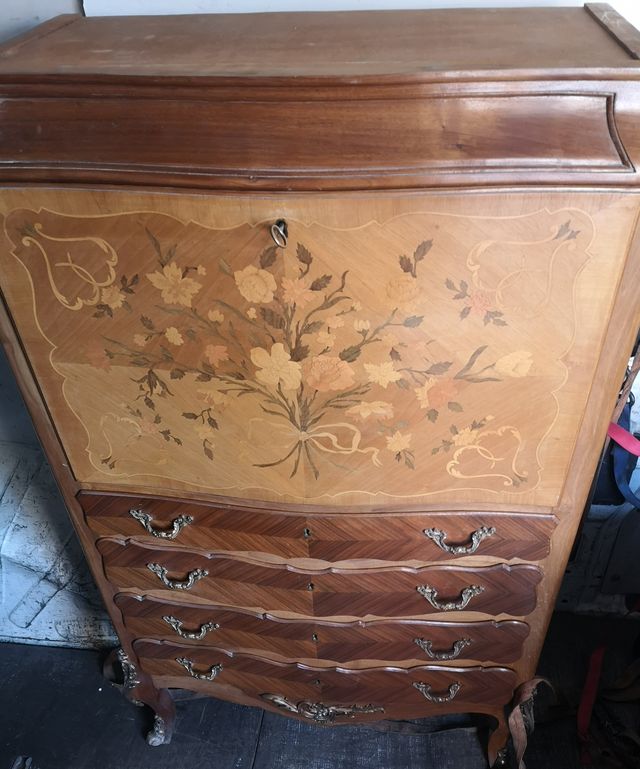 Escritorio marquetería madera