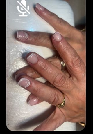 manicura
pedicure
peinados 
cortes de cabello