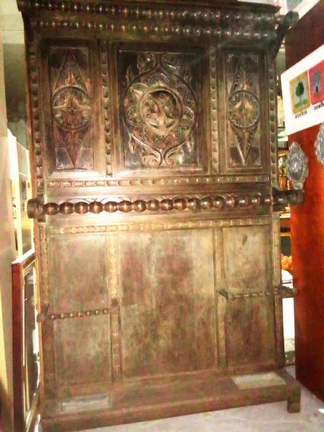 Mueble recibidor antiguo de madera