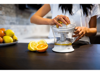 Exprimidor - OK. OJU 102 Potencia 40W, Depósito de 0.5L, Tapa transparente