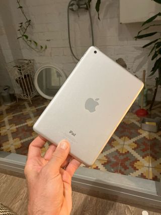 iPad mini Azul  con Funda protectora
año 2012 