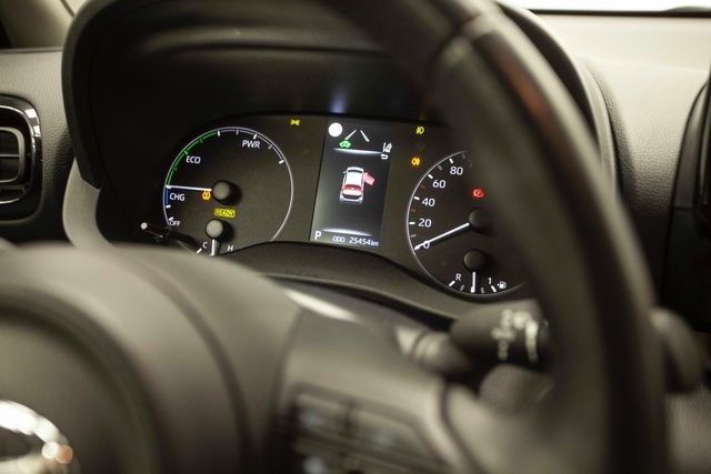 TOYOTA Yaris 1.5 120H Business Plus