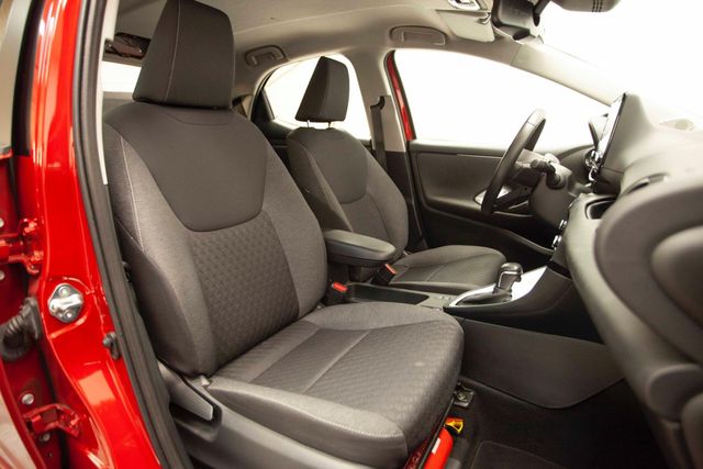 TOYOTA Yaris 1.5 120H Business Plus